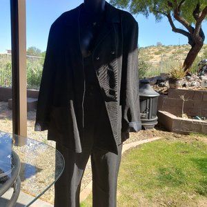 2-Piece Karl Lagerfeld Women's Charcoal Suit - Stunning - Made in Italy!